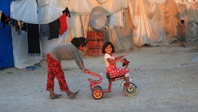 Displaced Iraqi children from the Yazidi minority, who fled the Iraqi town of Sinjar, play at Sharya camp on the outskirts of Duhok province, July 30, 2019. REUTERS/Ari Jalal .
